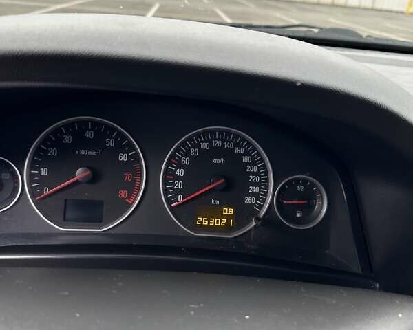 Чорний Опель Вектра, об'ємом двигуна 3.2 л та пробігом 263 тис. км за 4800 $, фото 7 на Automoto.ua