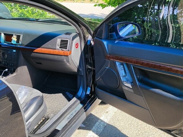 Черный Опель Вектра, объемом двигателя 2.2 л и пробегом 295 тыс. км за 4518 $, фото 7 на Automoto.ua