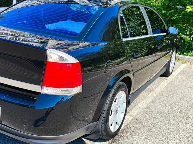 Черный Опель Вектра, объемом двигателя 2.2 л и пробегом 295 тыс. км за 4518 $, фото 3 на Automoto.ua