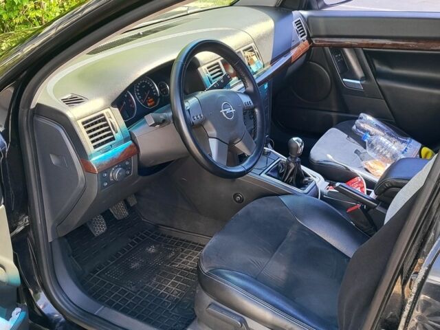 Черный Опель Вектра, объемом двигателя 2.2 л и пробегом 295 тыс. км за 4518 $, фото 4 на Automoto.ua