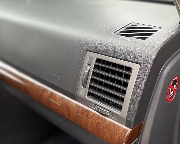 Черный Опель Вектра, объемом двигателя 2.2 л и пробегом 240 тыс. км за 6000 $, фото 14 на Automoto.ua