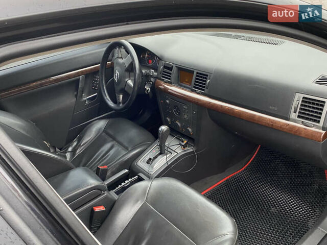Черный Опель Вектра, объемом двигателя 2.2 л и пробегом 333 тыс. км за 3800 $, фото 5 на Automoto.ua