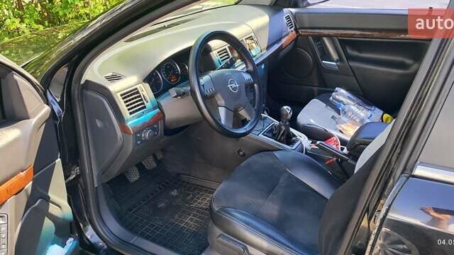 Опель Вектра 2004 в Полтаве на Automoto.ua Черный Опель Вектра, объемом двигателя 2.2 л и пробегом 295 тыс. км за 4600 $, фото 9 на Automoto.ua