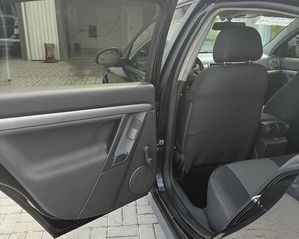 Черный Опель Вектра, объемом двигателя 1.8 л и пробегом 212 тыс. км за 5000 $, фото 6 на Automoto.ua