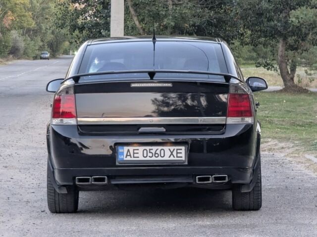 Черный Опель Вектра, объемом двигателя 3.2 л и пробегом 243 тыс. км за 4999 $, фото 5 на Automoto.ua