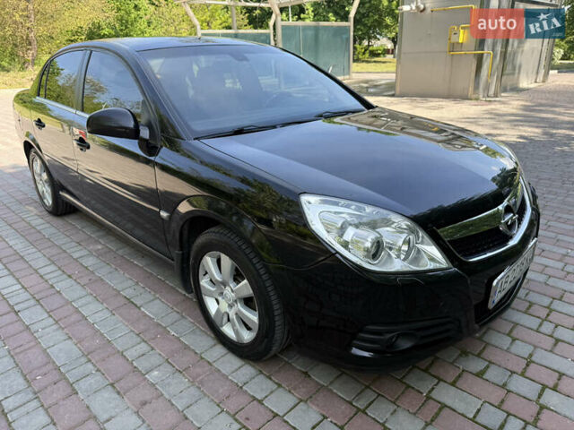 Черный Опель Вектра, объемом двигателя 2.2 л и пробегом 295 тыс. км за 5100 $, фото 1 на Automoto.ua