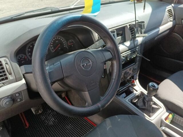 Черный Опель Вектра, объемом двигателя 1.6 л и пробегом 283 тыс. км за 3300 $, фото 5 на Automoto.ua