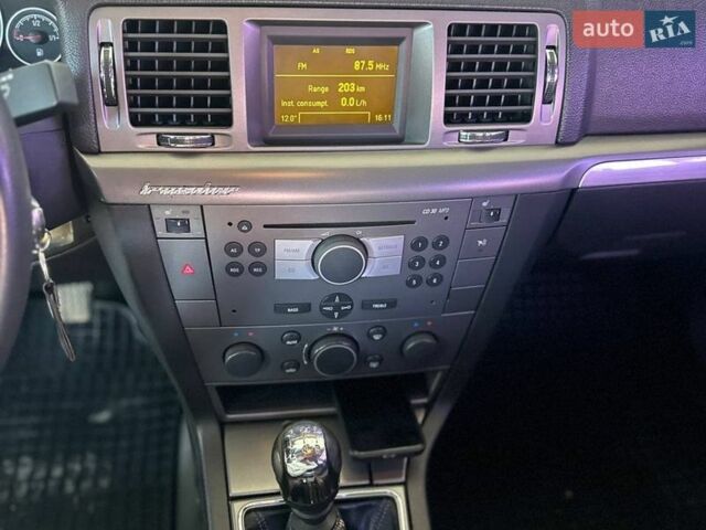 Черный Опель Вектра, объемом двигателя 2.2 л и пробегом 199 тыс. км за 4700 $, фото 4 на Automoto.ua