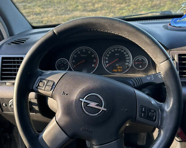 Черный Опель Вектра, объемом двигателя 1.6 л и пробегом 292 тыс. км за 4800 $, фото 15 на Automoto.ua