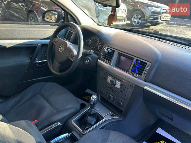 Черный Опель Вектра, объемом двигателя 2.2 л и пробегом 230 тыс. км за 3800 $, фото 18 на Automoto.ua