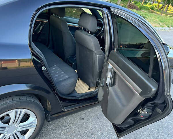 Черный Опель Вектра, объемом двигателя 1.9 л и пробегом 220 тыс. км за 5100 $, фото 8 на Automoto.ua