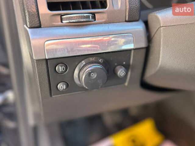 Черный Опель Вектра, объемом двигателя 2.2 л и пробегом 230 тыс. км за 3800 $, фото 11 на Automoto.ua