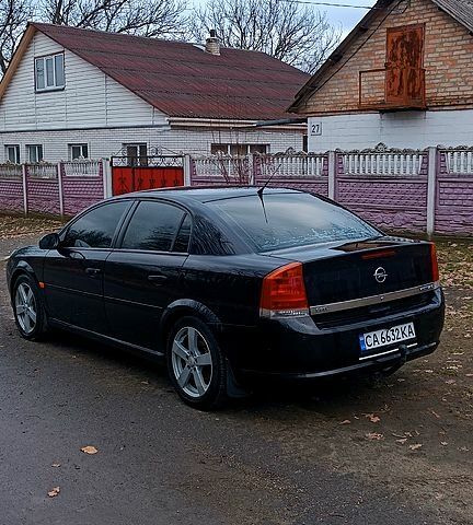 Чорний Опель Вектра, об'ємом двигуна 1.8 л та пробігом 280 тис. км за 4900 $, фото 2 на Automoto.ua
