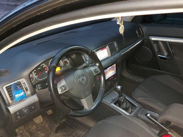 Черный Опель Вектра, объемом двигателя 2.2 л и пробегом 285 тыс. км за 4100 $, фото 1 на Automoto.ua