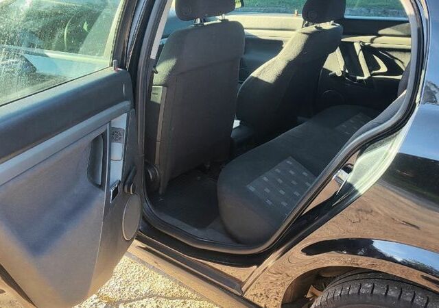 Черный Опель Вектра, объемом двигателя 2.2 л и пробегом 230 тыс. км за 4300 $, фото 5 на Automoto.ua