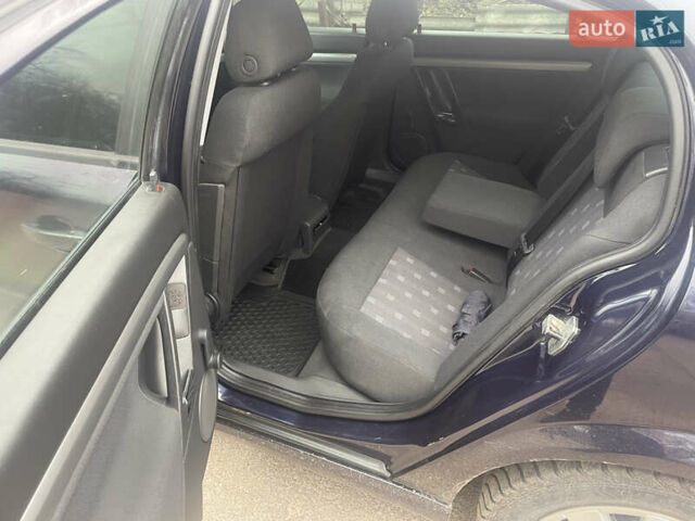 Черный Опель Вектра, объемом двигателя 2.2 л и пробегом 220 тыс. км за 3900 $, фото 6 на Automoto.ua