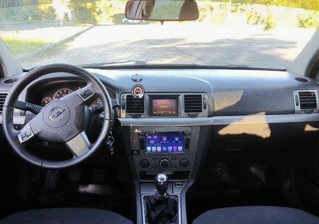 Черный Опель Вектра, объемом двигателя 2.2 л и пробегом 230 тыс. км за 4300 $, фото 4 на Automoto.ua