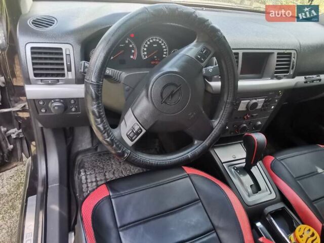 Черный Опель Вектра, объемом двигателя 2.2 л и пробегом 300 тыс. км за 5400 $, фото 4 на Automoto.ua