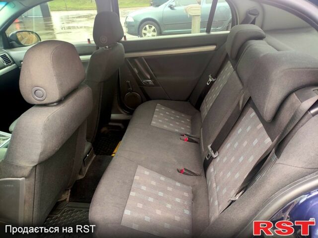 Черный Опель Вектра, объемом двигателя 2.2 л и пробегом 300 тыс. км за 4000 $, фото 11 на Automoto.ua