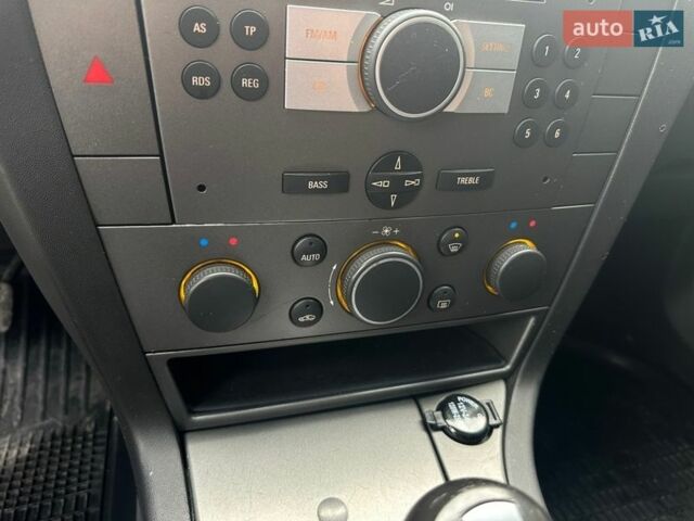 Черный Опель Вектра, объемом двигателя 1.8 л и пробегом 237 тыс. км за 5300 $, фото 44 на Automoto.ua