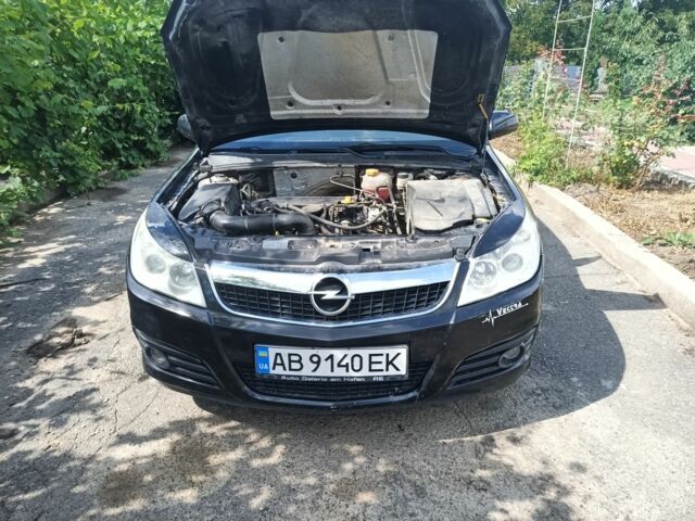 Черный Опель Вектра, объемом двигателя 2.2 л и пробегом 240 тыс. км за 5400 $, фото 4 на Automoto.ua