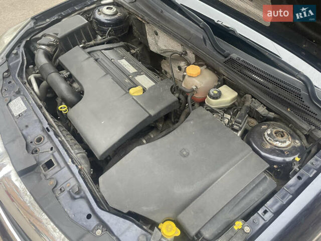 Черный Опель Вектра, объемом двигателя 2.2 л и пробегом 220 тыс. км за 3900 $, фото 9 на Automoto.ua