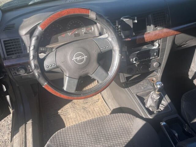 Чорний Опель Вектра, об'ємом двигуна 1.8 л та пробігом 218 тис. км за 2150 $, фото 3 на Automoto.ua