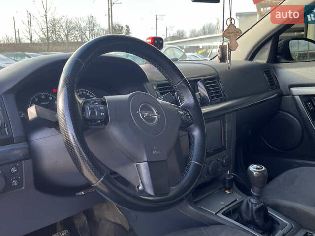 Чорний Опель Вектра, об'ємом двигуна 1.8 л та пробігом 205 тис. км за 3850 $, фото 9 на Automoto.ua