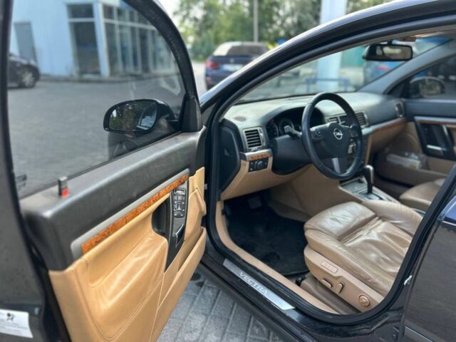 Черный Опель Вектра, объемом двигателя 2.8 л и пробегом 170 тыс. км за 4600 $, фото 4 на Automoto.ua