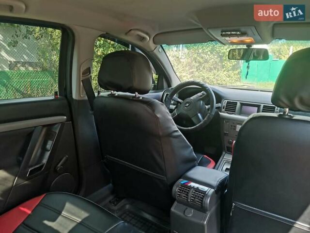 Черный Опель Вектра, объемом двигателя 2.2 л и пробегом 300 тыс. км за 5400 $, фото 2 на Automoto.ua