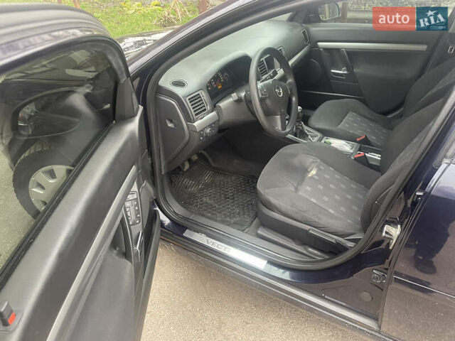 Черный Опель Вектра, объемом двигателя 2.2 л и пробегом 220 тыс. км за 3900 $, фото 5 на Automoto.ua