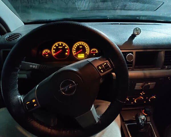 Черный Опель Вектра, объемом двигателя 2.2 л и пробегом 210 тыс. км за 4500 $, фото 2 на Automoto.ua