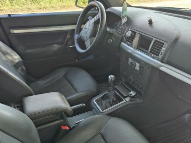 Черный Опель Вектра, объемом двигателя 2.2 л и пробегом 210 тыс. км за 4500 $, фото 6 на Automoto.ua