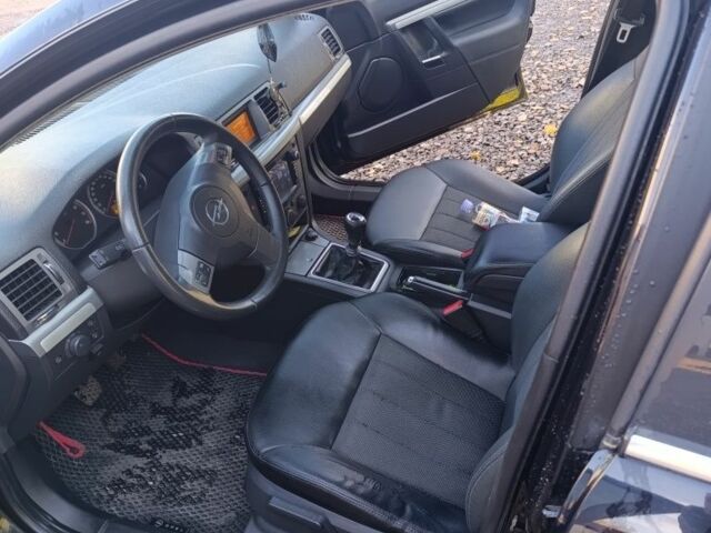 Чорний Опель Вектра, об'ємом двигуна 2 л та пробігом 280 тис. км за 5700 $, фото 4 на Automoto.ua