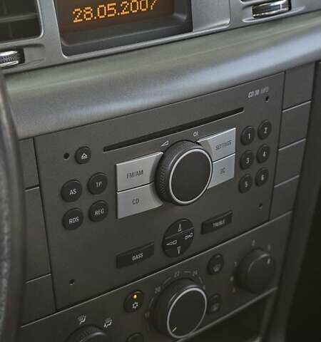 Чорний Опель Вектра, об'ємом двигуна 1.6 л та пробігом 215 тис. км за 3900 $, фото 18 на Automoto.ua