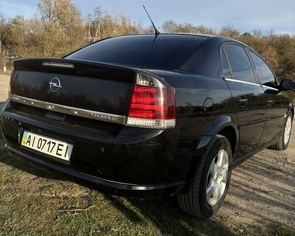 Черный Опель Вектра, объемом двигателя 2.2 л и пробегом 307 тыс. км за 5200 $, фото 4 на Automoto.ua