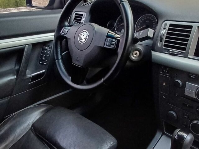 Черный Опель Вектра, объемом двигателя 2.8 л и пробегом 250 тыс. км за 5999 $, фото 10 на Automoto.ua