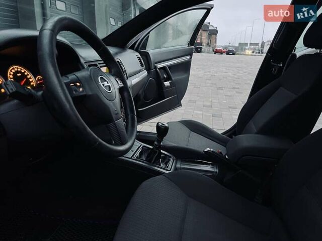 Черный Опель Вектра, объемом двигателя 1.91 л и пробегом 295 тыс. км за 4499 $, фото 18 на Automoto.ua