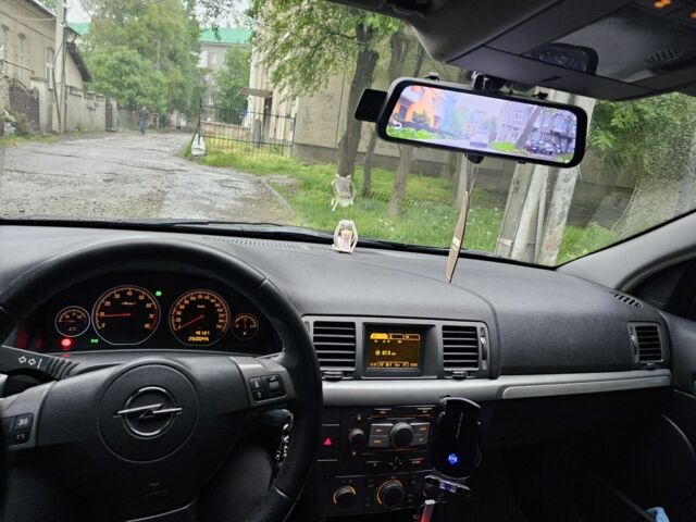 Черный Опель Вектра, объемом двигателя 1.8 л и пробегом 268 тыс. км за 6300 $, фото 6 на Automoto.ua