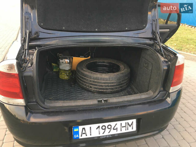 Черный Опель Вектра, объемом двигателя 2.2 л и пробегом 237 тыс. км за 4500 $, фото 3 на Automoto.ua
