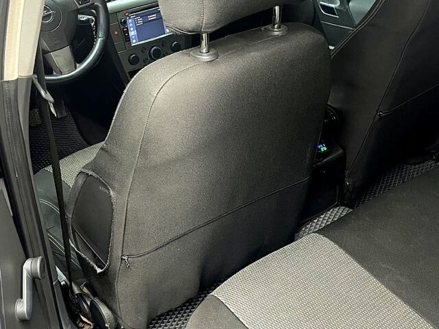 Черный Опель Вектра, объемом двигателя 1.8 л и пробегом 320 тыс. км за 5300 $, фото 6 на Automoto.ua