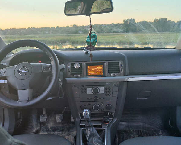 Черный Опель Вектра, объемом двигателя 2.2 л и пробегом 210 тыс. км за 4500 $, фото 5 на Automoto.ua