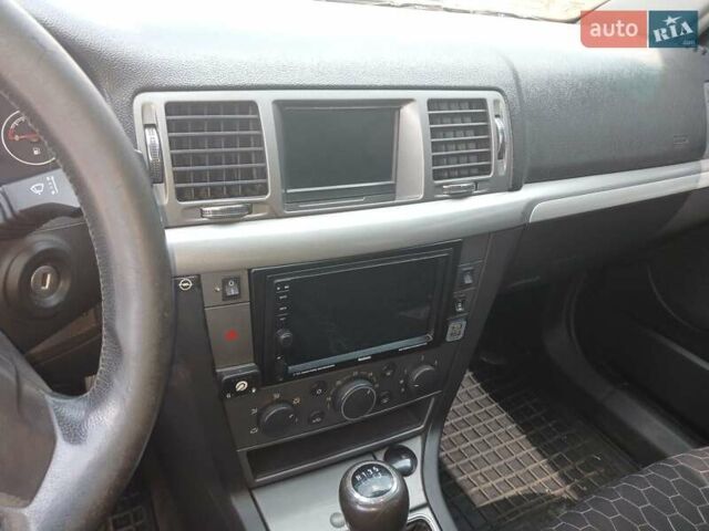 Черный Опель Вектра, объемом двигателя 1.8 л и пробегом 190 тыс. км за 5100 $, фото 3 на Automoto.ua