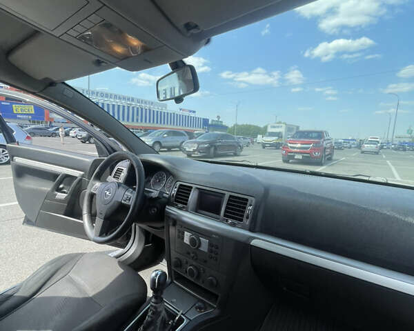 Черный Опель Вектра, объемом двигателя 2.2 л и пробегом 340 тыс. км за 3699 $, фото 12 на Automoto.ua