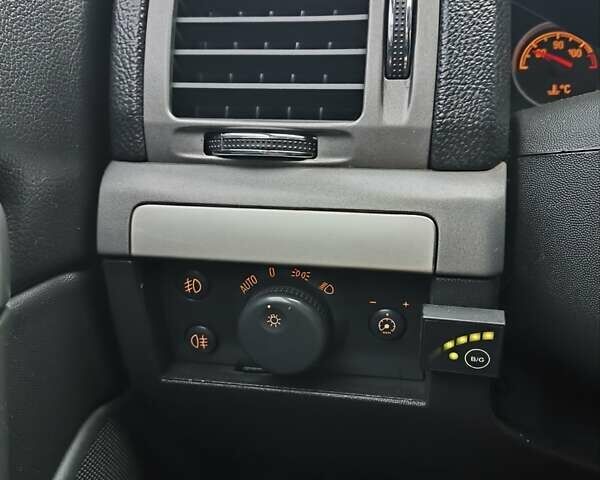 Черный Опель Вектра, объемом двигателя 2.2 л и пробегом 238 тыс. км за 6100 $, фото 12 на Automoto.ua