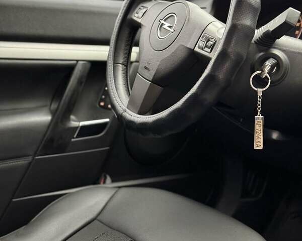 Опель Вектра 2007 у Запоріжжя на Automoto.ua Чорний Опель Вектра, об'ємом двигуна 2.2 л та пробігом 252 тис. км за 5900 $, фото 3 на Automoto.ua