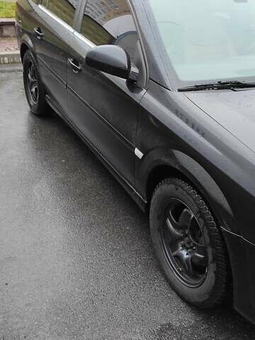 Черный Опель Вектра, объемом двигателя 2.2 л и пробегом 182 тыс. км за 5500 $, фото 2 на Automoto.ua