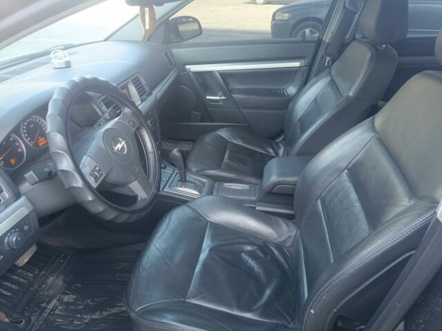 Черный Опель Вектра, объемом двигателя 2.2 л и пробегом 320 тыс. км за 4650 $, фото 6 на Automoto.ua