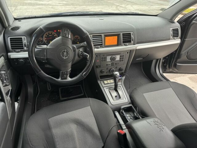 Черный Опель Вектра, объемом двигателя 2.2 л и пробегом 250 тыс. км за 5990 $, фото 11 на Automoto.ua