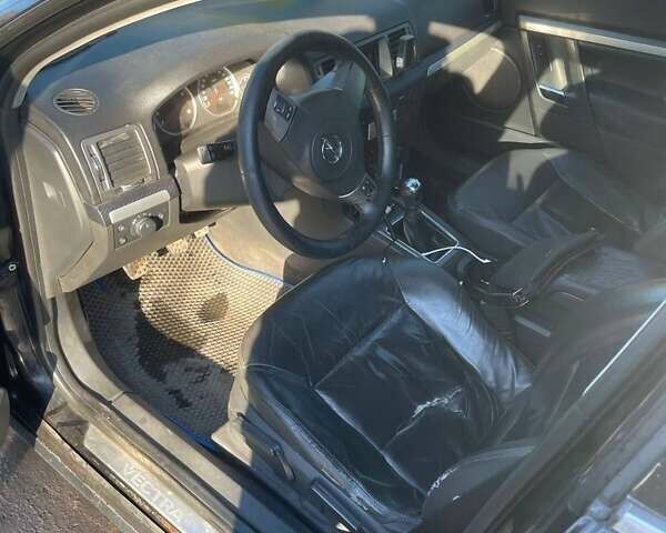Черный Опель Вектра, объемом двигателя 2.2 л и пробегом 260 тыс. км за 4900 $, фото 6 на Automoto.ua